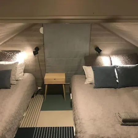 Holiday home Private Newly Built Waterfront Cabin In Lofoten *