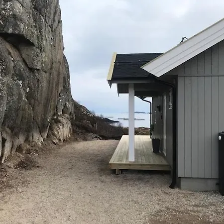 Private Newly Built Waterfront Cabin In Lofoten