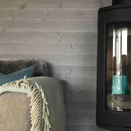 Private Newly Built Waterfront Cabin In Lofoten